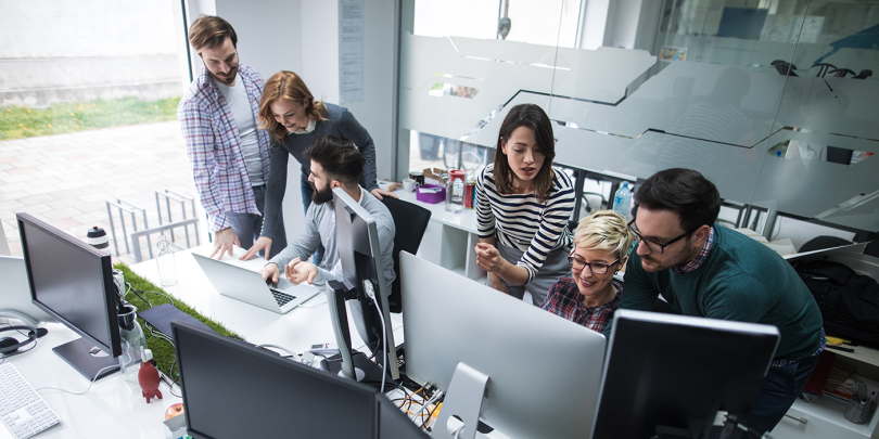 Group-of-6-People-Looking-at-2-Computers